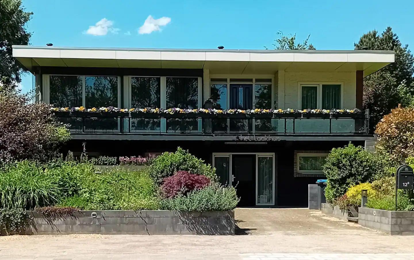Voorzijde-Laakhuis